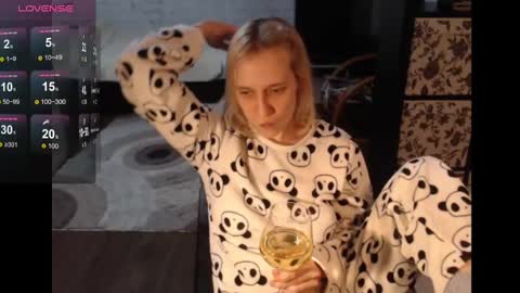 Snapshot of mrsluck chatting on 01-01-25, 08:04 Sasha online show from 01-01-25, 08:04