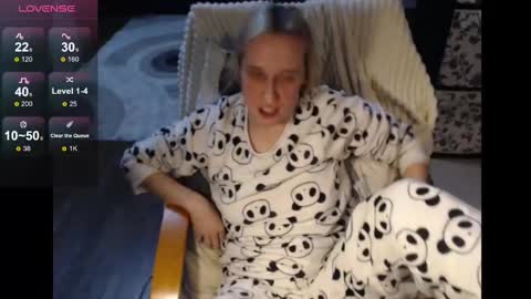 Snapshot of mrsluck chatting on 01-05-25, 06:13 Sasha online show from 01-05-25, 06:13