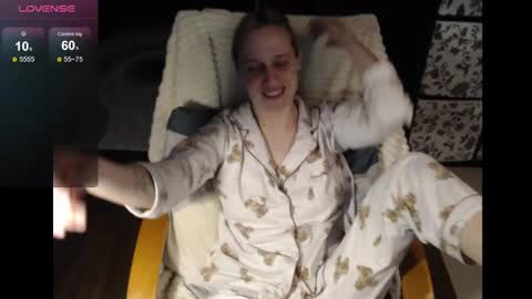 Snapshot of mrsluck chatting on 01-07-25, 01:28 Sasha online show from 01-07-25, 01:28