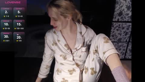 Snapshot of mrsluck chatting on 01-20-25, 05:48 Sasha online show from 01-20-25, 05:48