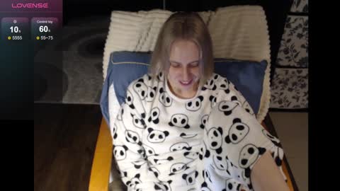 Snapshot of mrsluck chatting on 01-26-25, 03:06 Sasha online show from 01-26-25, 03:06