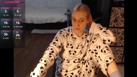 Snapshot of mrsluck chatting on 02-09-25, 01:56 Sasha online show from 02-09-25, 01:56