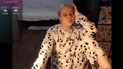 Snapshot of mrsluck chatting on 02-09-25, 05:11 Sasha online show from 02-09-25, 05:11