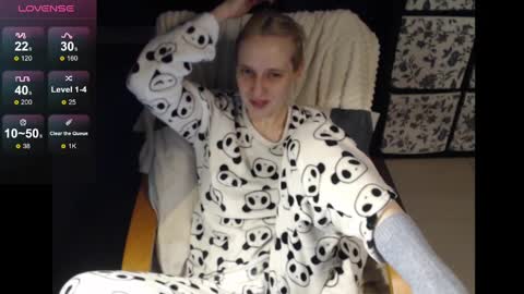 Snapshot of mrsluck chatting on 02-10-25, 01:14 Sasha online show from 02-10-25, 01:14