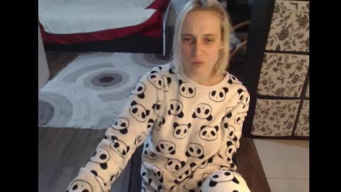 Snapshot of mrsluck chatting on 09-28-25, 08:14 Sasha online show from 09-28-25, 08:14