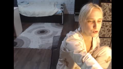 Snapshot of mrsluck chatting on 10-22-25, 07:02 Sasha online show from 10-22-25, 07:02