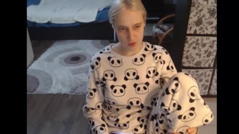 Snapshot of mrsluck chatting on 10-28-25, 06:06 Sasha online show from 10-28-25, 06:06