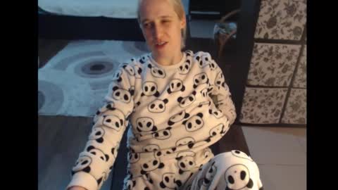 Snapshot of mrsluck chatting on 11-05-25, 05:02 Sasha online show from 11-05-25, 05:02