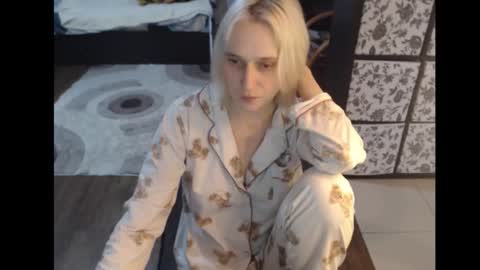 Snapshot of mrsluck chatting on 11-13-25, 09:30 Sasha online show from 11-13-25, 09:30