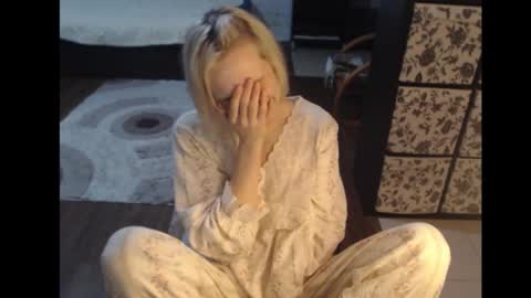 Snapshot of mrsluck chatting on 11-24-25, 07:02 Sasha online show from 11-24-25, 07:02