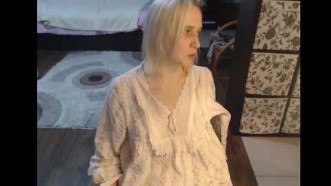 Snapshot of mrsluck chatting on 12-01-25, 04:56 Sasha online show from 12-01-25, 04:56