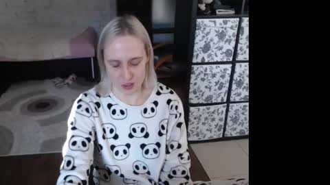 Snapshot of mrsluck chatting on 02-18-26, 09:16 Sasha online show from 02-18-26, 09:16