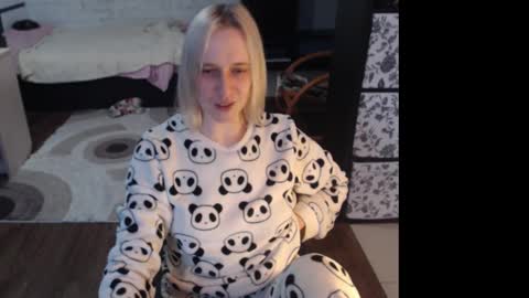 Snapshot of mrsluck chatting on 02-20-26, 01:22 Sasha online show from 02-20-26, 01:22