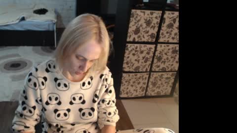 Snapshot of mrsluck chatting on 04-26-26, 08:28 Sasha online show from 04-26-26, 08:28