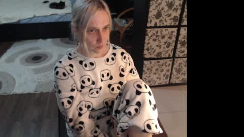 Snapshot of mrsluck chatting on 06-03-26, 06:35 Sasha online show from 06-03-26, 06:35