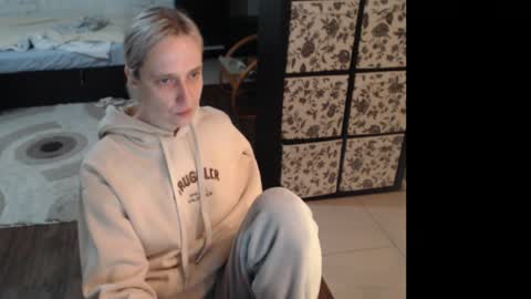 Snapshot of mrsluck chatting on 06-04-26, 06:14 Sasha online show from 06-04-26, 06:14