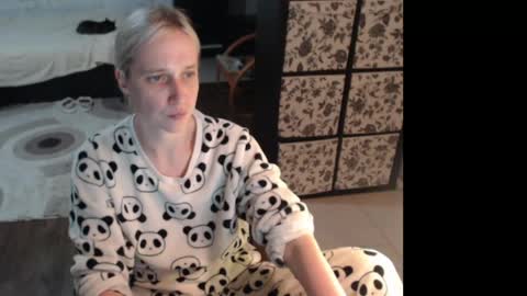 Snapshot of mrsluck chatting on 06-05-26, 06:13 Sasha online show from 06-05-26, 06:13