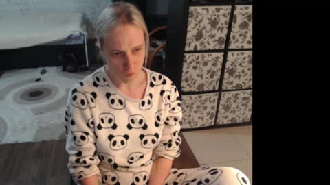 Snapshot of mrsluck chatting on 06-08-26, 02:12 Sasha online show from 06-08-26, 02:12
