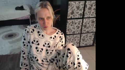 Snapshot of mrsluck chatting on 06-23-26, 03:15 Sasha online show from 06-23-26, 03:15