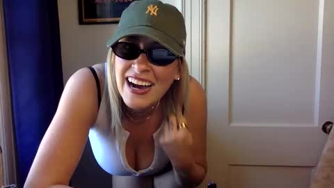 MrsPrissXO online show from 05-12-26, 02:25