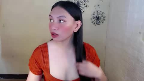 Snapshot of ms_bellaxoxo chatting on 03-22-26, 01:42 Bella online show from 03-22-26, 01:42