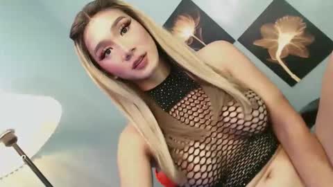 chloe online show from 12-04-25, 06:01