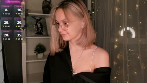 Snapshot of ms_elizabethqueen chatting on 01-17-25, 04:04 Elizabeth online show from 01-17-25, 04:04