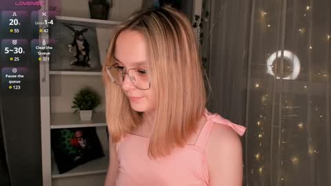 Snapshot of ms_elizabethqueen chatting on 02-03-25, 09:39 Elizabeth online show from 02-03-25, 09:39