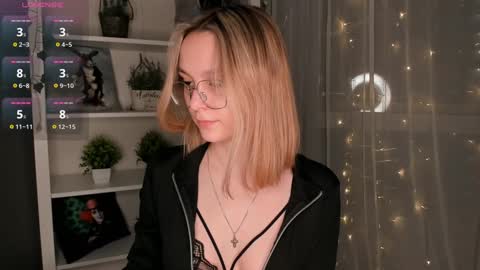 Snapshot of ms_elizabethqueen chatting on 02-07-25, 07:06 Elizabeth online show from 02-07-25, 07:06