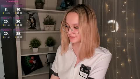 Snapshot of ms_elizabethqueen chatting on 02-08-25, 09:04 Elizabeth online show from 02-08-25, 09:04
