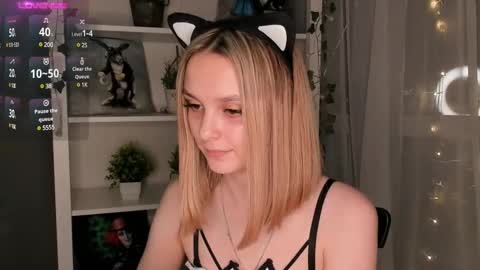 Snapshot of ms_elizabethqueen chatting on 02-09-25, 10:00 Elizabeth online show from 02-09-25, 10:00