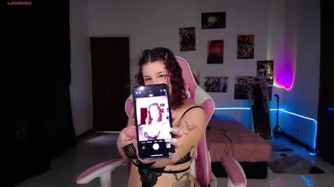 Snapshot of ms_ratuelita chatting on 10-19-25, 05:46 Manuela3 online show from 10-19-25, 05:46