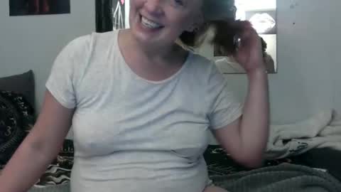 Snapshot of mswhitneyy chatting on 03-18-26, 04:48 mswhitneyy online show from 03-18-26, 04:48