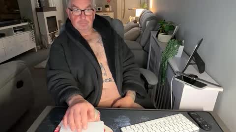 Snapshot of mtb1697 chatting on 11-04-25, 07:40 mtb1697 online show from 11-04-25, 07:40