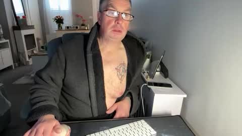 Snapshot of mtb1697 chatting on 01-10-26, 09:00 mtb1697 online show from 01-10-26, 09:00