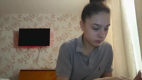 Snapshot of muibuzick chatting on 02-19-26, 07:59 Tia online show from 02-19-26, 07:59