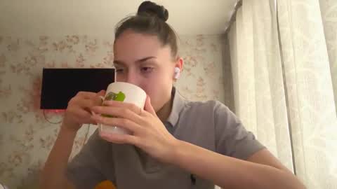 Snapshot of muibuzick chatting on 02-20-26, 07:32 Tia online show from 02-20-26, 07:32