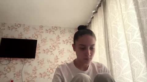 Tia online show from 04-24-26, 08:06