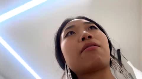 Mia online show from 02-27-26, 10:59