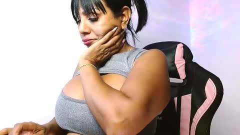 Snapshot of muladefuego chatting on 11-11-25, 09:26 yuli online show from 11-11-25, 09:26