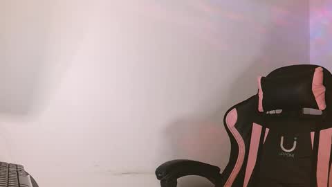 Snapshot of muladefuego chatting on 11-25-25, 10:59 yuli online show from 11-25-25, 10:59