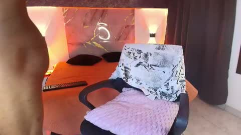 Muller Asher online show from 11-08-25, 06:02