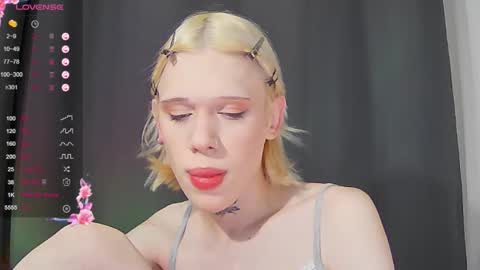 Snapshot of mun_poli chatting on 02-07-26, 08:45 Polik online show from 02-07-26, 08:45