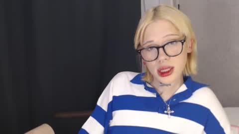 Snapshot of mun_poli chatting on 02-13-26, 06:15 Polik online show from 02-13-26, 06:15