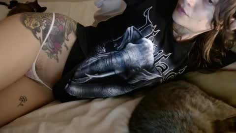 Snapshot of munchi_ chatting on 05-19-26, 07:04 online show from 05-19-26, 07:04