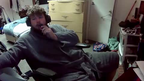 munchieee online show from 12-18-24, 02:49