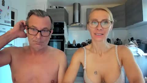 Snapshot of munishpunish chatting on 10-17-25, 07:00 LOVELY JULIA Peter DAY online show from 10-17-25, 07:00