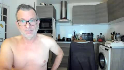 Snapshot of munishpunish chatting on 11-30-25, 08:51 LOVELY JULIA Peter DAY online show from 11-30-25, 08:51