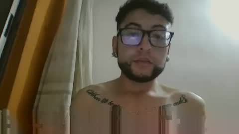 Snapshot of murphy585931 chatting on 12-17-25, 03:23 murphy585931 online show from 12-17-25, 03:23