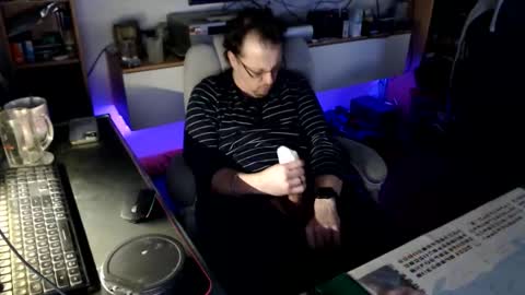 Snapshot of muschiliebhaber chatting on 01-12-26, 02:55 Horny Goat online show from 01-12-26, 02:55